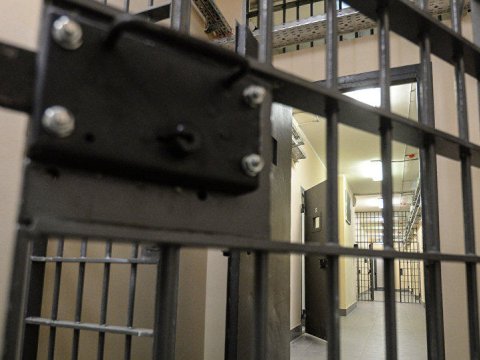 İnzibati qaydada həbs olunmuş şəxs bölmədə ÖLDÜ