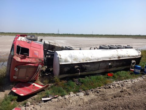 Naxçıvana yanacaq daşıyan yük maşını aşıb - FOTO