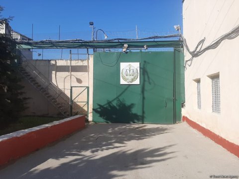 Cəzaçəkmə Müəsissəsinin nəzarətçisinə cinayət işi açıldı