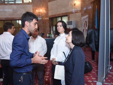 Gülşən Paşayevanın qapalı və açıq məkanlarda görüşləri davam edir