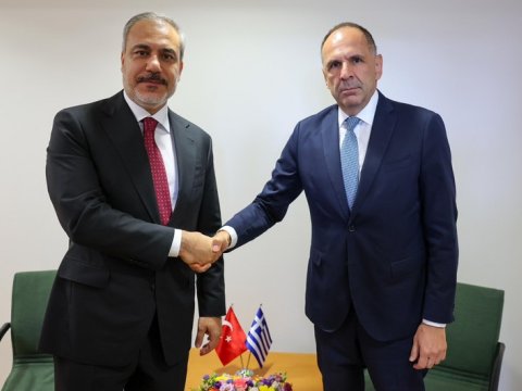 Hakan Fidan yunanıstanlı həmkarı ilə görüşüb