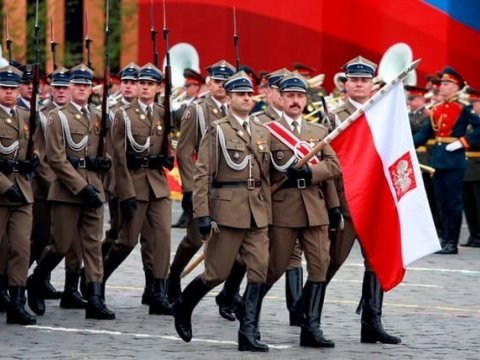 Polşanın hərbi xərcləri rekord həddə çatıb