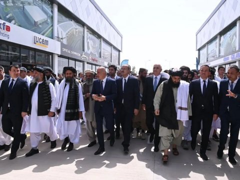 Şahin Mustafayev baş nazirlərlə görüşdü