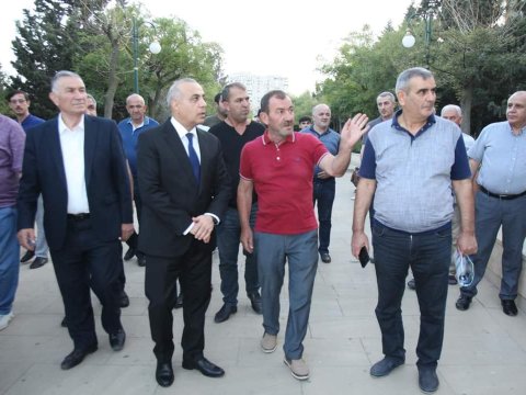 Azay Quliyev 9-cu və 6-cı mikrorayonlarda oldu - yüksək seçici fəallığı