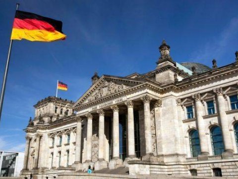 Almaniya qaçqınlara sığınacaq şərtlərini SƏRTLƏŞDİRİR