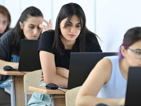 MİQ imtahanları: yüksək bal toplayan müəllimlər niyə Bakıya CAN ATIRLAR...