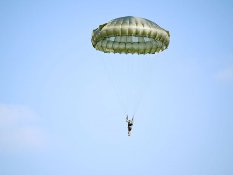 Orduda hava desant və praktiki paraşüt tullanışları üzrə məşqlər keçirilir -&nbsp;VİDEO