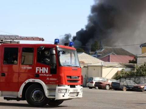 Yanğına görə bağlanan yolda məhdudiyyət aradan qaldırıldı