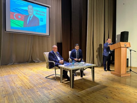 Eldar Quliyev təşviqat gününün sonuncu görüşünü keçirib