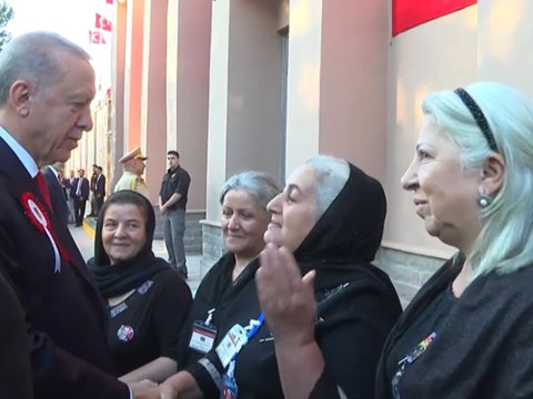 Ərdoğan azərbaycanlı şəhid ailələri ilə birgə - VİDEO