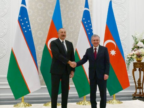 İlham Əliyev&nbsp;Mirziyoyevi TƏBRİK ETDİ