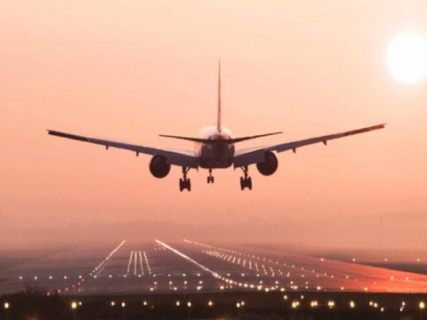 Sərnişin öldü, təyyarə təcili Bakıya endi