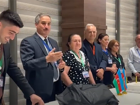 Səsvermədən sonra "Qarabağdadır" oxudu - VİDEO