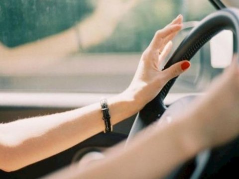 Qadın sürücü qəza törədib - Ölən var