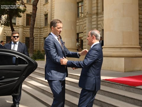 Ceyhun Bayramovun Serbiyanın XİN başçısı ilə görüşü BAŞLAYIB