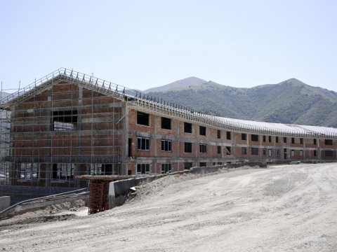 Prezident Kəlbəcər Şəhər Təhsil Kompleksində aparılan işlərlə tanış olub