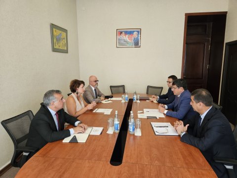 Latviyada yaşayan soydaşımız Dövlət Komitəsində olub