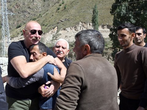 Prezident və birinci xanım Kəlbəcər sakinləri ilə - FOTOLAR