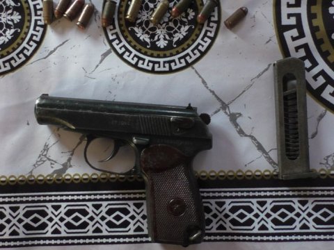 Balakən sakinindən tapança götürüldü