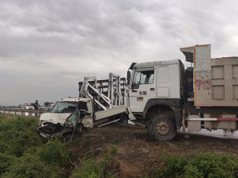 Göygöldə yük maşınları toqquşdu