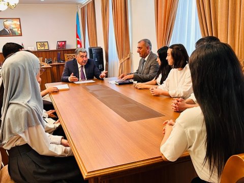 Rüstəm Xəlilov yüksək balla qəbul olan tələbələrlə görüşdü - FOTOLAR