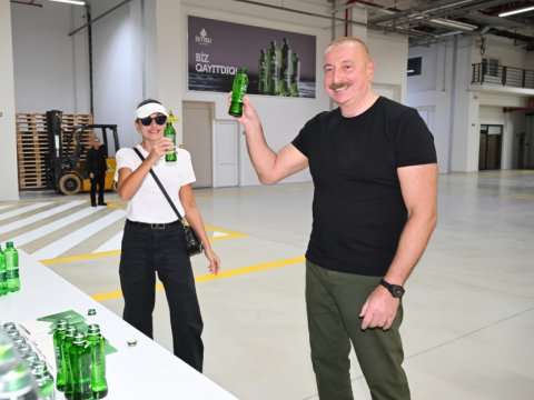 Prezidentlə xanımı&nbsp;Kəlbəcərdə İstisu Mineral su zavodunun açılışında