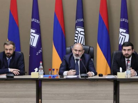 Paşinyan hakim fraksiyanın deputatlarını iclasa çağırdı