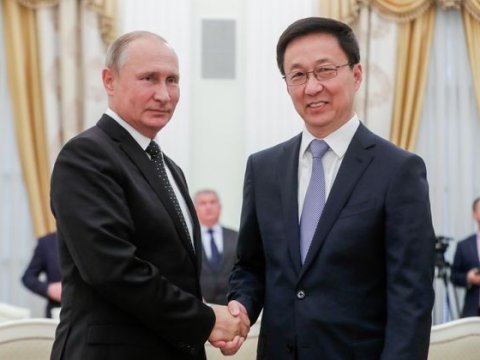 Putin Si Cinpinin müavini ilə GÖRÜŞÜB