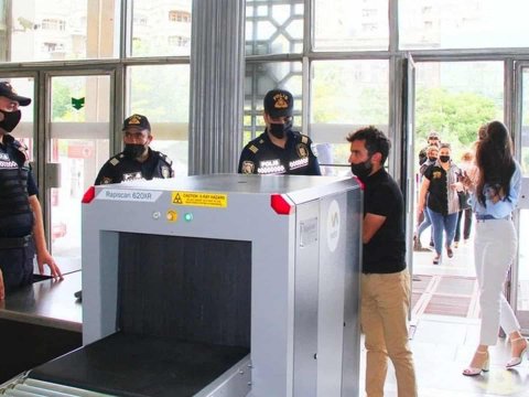 Metrodakı yoxlama aparatlarının şüaları qidalarımıza zərər verir? - AÇIQLAMA