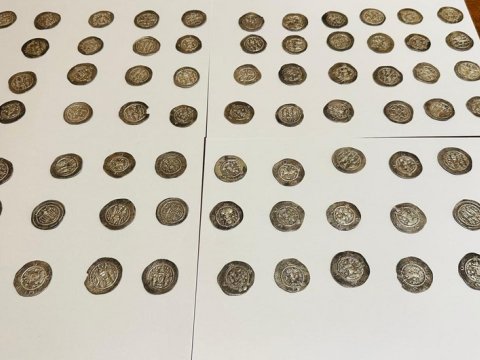 Gümüş sikkələri satmaq istəyən&nbsp;&nbsp;şəxs saxlanıldı