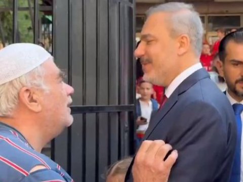 "Tayyib abi necədir?": Makedoniyada Fidanı belə qarşıladılar... - VİDEO