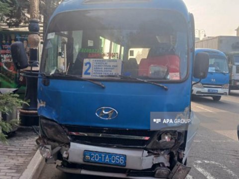 Gəncədə zəncirvari QƏZA: Mikroavtobus altı maşına çırpıldı
