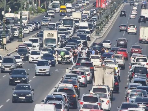 &ldquo;Bağırov&rdquo; tunelinin çıxışında qəza -&nbsp;Tıxac yarandı