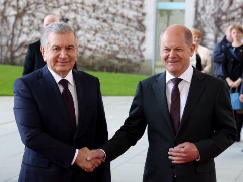 Kansler Orta Asiyaya gedir