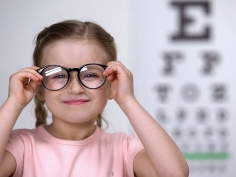Uşaqlarda göz zəifliyi&nbsp;- Həkim səbəbi AÇIQLADI
