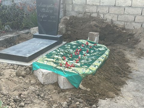 Hidayət Elvüsal dəfn edildi