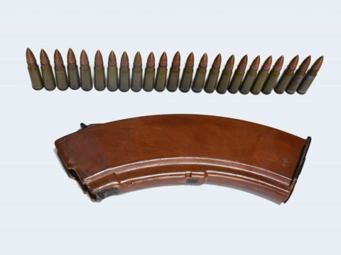 Gömrükdə patronlar və sandıqça aşkarlandı