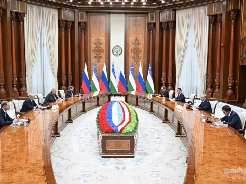 Mirziyoyev Rusiya baş nazirini qəbul edib - FOTO