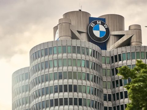 BMW 1,5 milyon avtomobili əyləc sistemindəki problemlərə görə geri çağırıb