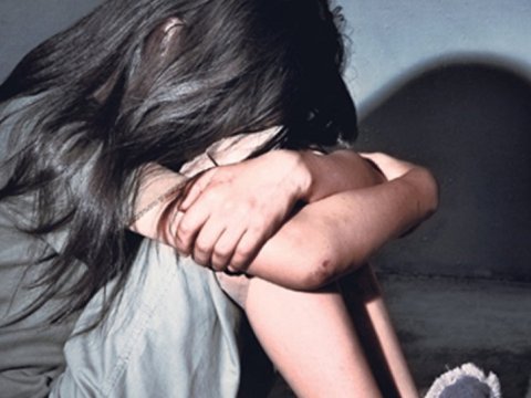 7 yaşlı qızını dəmirlə döyən ana xəstəxanaya YERLƏŞDİRİLDİ