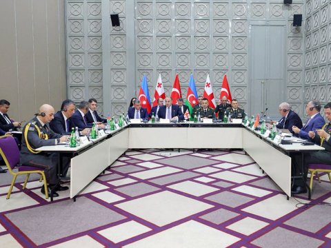 Batumidə müdafiə nazirlərinin üçtərəfli görüşü keçirilib - FOTO