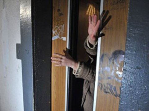 Bakıda 3 nəfər liftdə&nbsp;qaldı