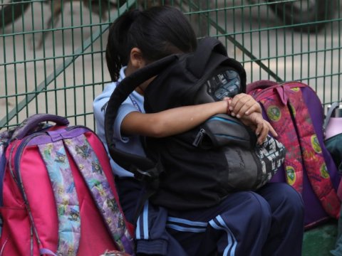 Məktəbli çantasının ağır olması bu xəstəliklərə yol aça bilər! - XƏBƏRDARLIQ