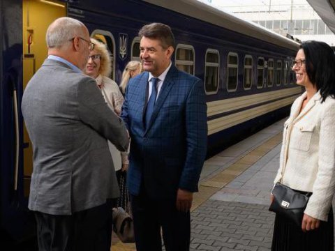 Estoniya prezidenti Ukraynada