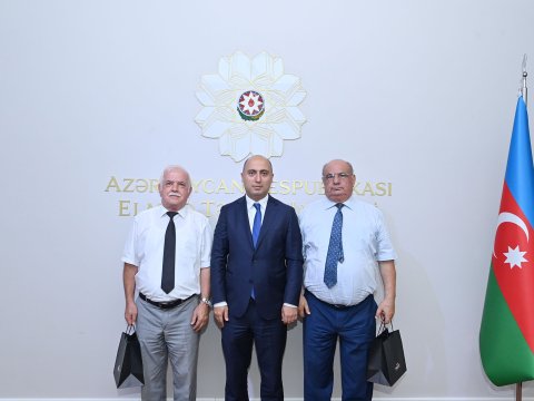 Nazir təqaüd yaşına çatan direktorlarla görüşdü - FOTO