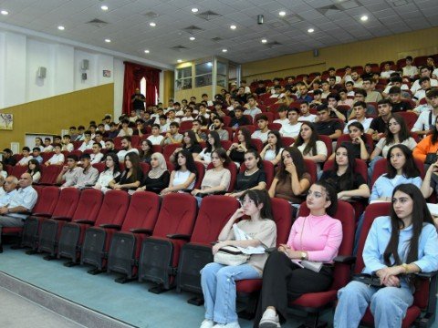 BMU-da 1-ci kurs tələbələri ilə tanışlıq görüşləri keçirilir -&nbsp;FOTOLAR