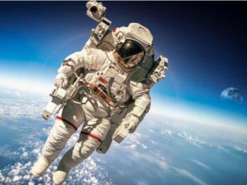 Turistlər&nbsp;ilk dəfə kosmosa çıxıblar