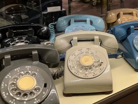 Azərbaycanda ev telefonları "YOXA ÇIXIR"