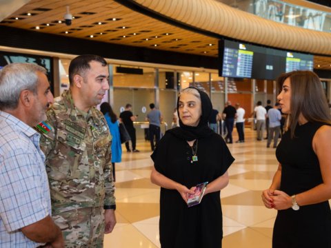 Şəhid anası Türkiyəyə müalicəyə göndərildi - FOTO