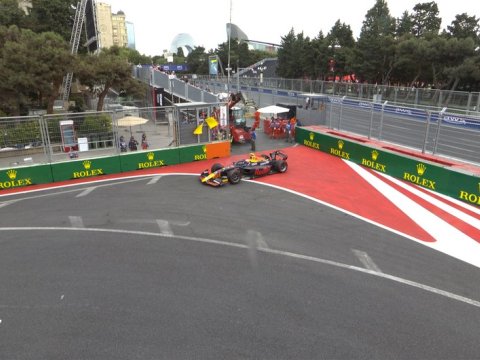"Formula 2" pilotu Bakıda uğursuzluqla üzləşdi